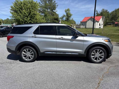 Used 2023 Ford Explorer XLT w/ Equipment Group 202A AWD/4WD image 5