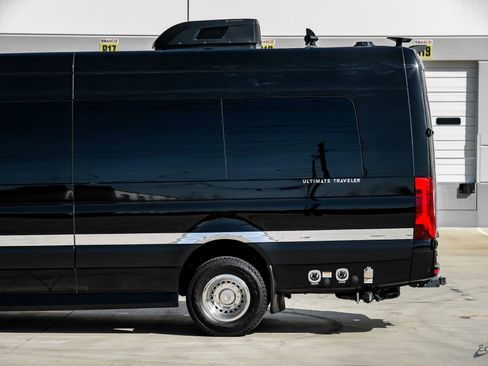 Used 2023 Mercedes-Benz Sprinter 3500 image 7