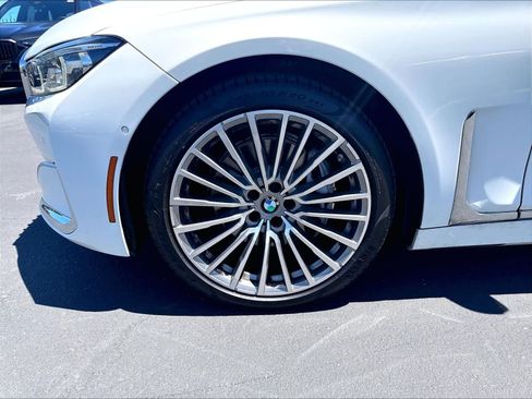 Used 2022 BMW 740i RWD image 37