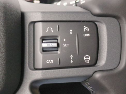 New 2026 Land Rover Defender 110 X-Dynamic SE image 15