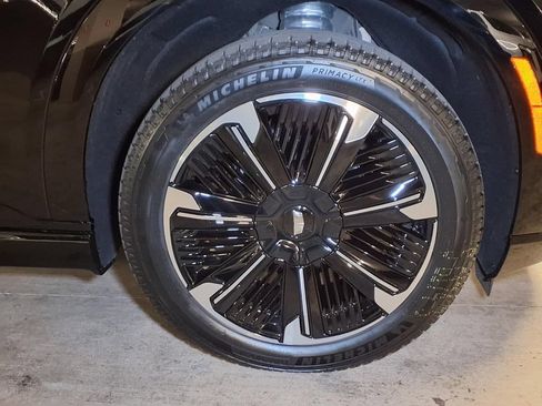 Used 2026 Cadillac Escalade IQL Sport 2 w/ LPO, Premium Carpet Package AWD/4WD image 4