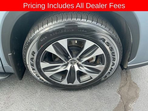 Used 2021 Toyota Highlander XLE FWD image 21