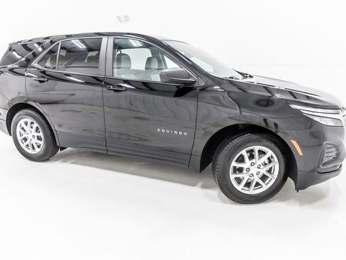 Used 2024 Chevrolet Equinox LS FWD image 8