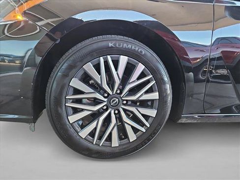 Used 2025 Nissan Altima 2.5 SV FWD image 22