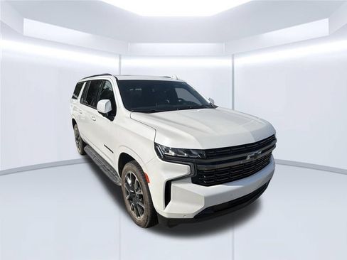 Used 2022 Chevrolet Suburban RST w/ Sport Performance Package AWD/4WD image 2