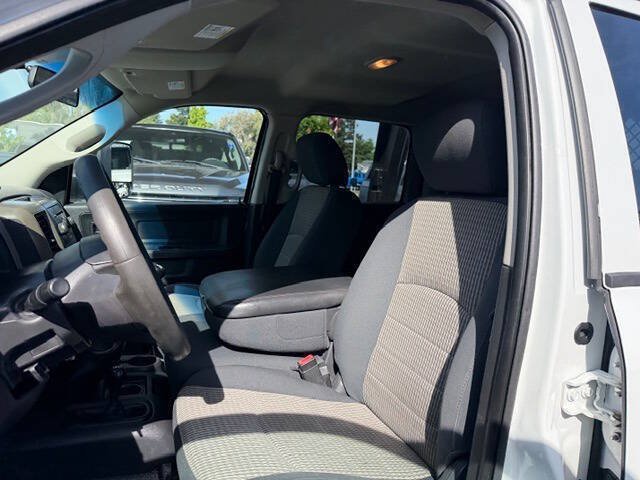 Used 2012 RAM 3500 ST w/ ST Decor Group AWD/4WD image 17