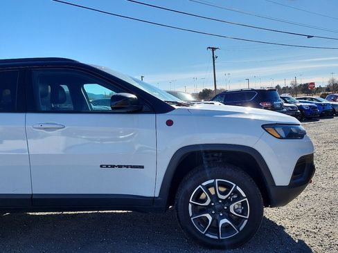 Used 2024 Jeep Compass Trailhawk image 4