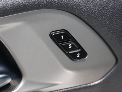 Used 2025 Chrysler Pacifica Select FWD image 11