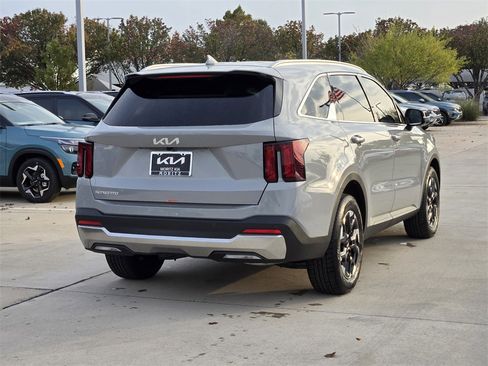 New 2026 Kia Sorento S image 4