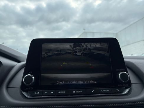 Used 2025 Nissan Rogue SV image 20