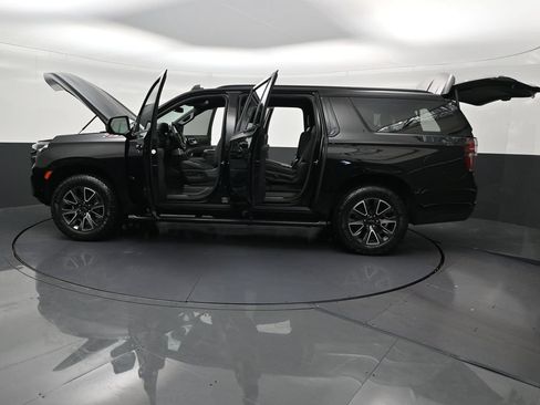 Used 2023 Chevrolet Suburban Z71 w/ Luxury Package AWD/4WD image 38