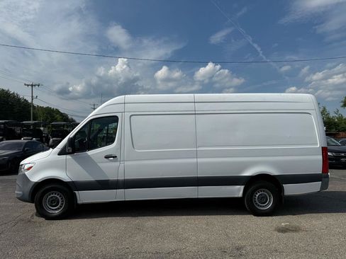 Used 2021 Mercedes-Benz Sprinter 2500 image 5