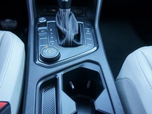 Certified 2021 Volkswagen Tiguan SE w/ Panoramic Sunroof Package image 23