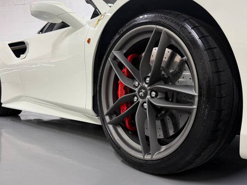Used 2019 Ferrari 488 Spider RWD image 10