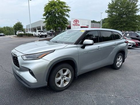 Used 2021 Toyota Highlander LE AWD/4WD image 1