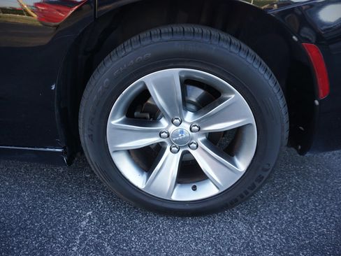 Used 2015 Dodge Charger SXT RWD image 27