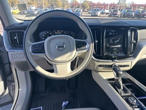 Used 2020 Volvo XC60 T5 Momentum w/ Protection Package image 13