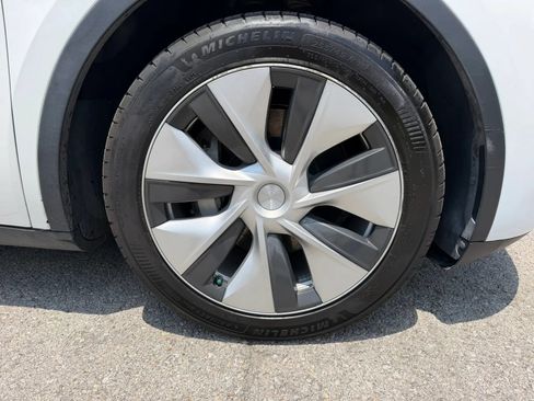 Used 2023 Tesla Model Y Long Range AWD/4WD image 11