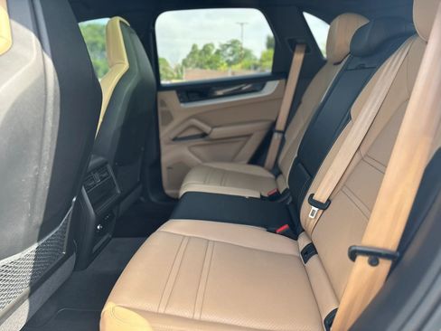 Used 2024 Porsche Cayenne w/ Premium Package AWD/4WD image 16