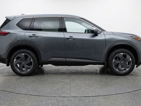 Used 2025 Nissan Rogue SV FWD image 11