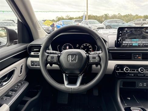 New 2025 Honda Pilot Touring image 24
