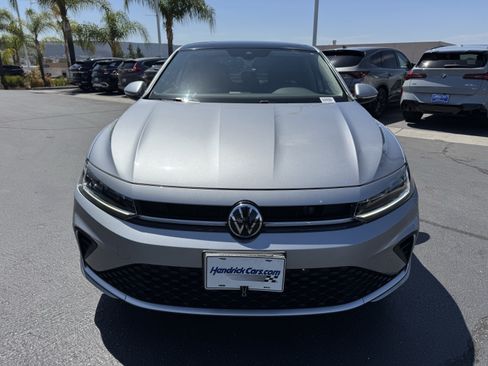 Used 2025 Volkswagen Jetta SEL FWD image 3