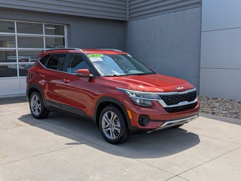 Used 2023 Kia Seltos S w/ Navigation Package FWD image 1