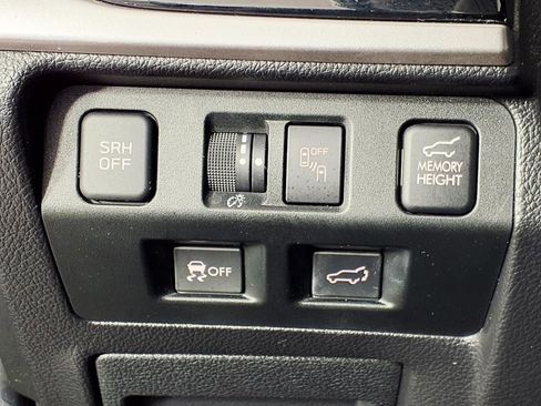 Used 2018 Subaru Forester 2.5i Touring w/ Popular Package #3B AWD/4WD image 23