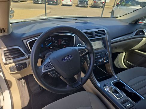 Used 2019 Ford Fusion SE FWD image 10