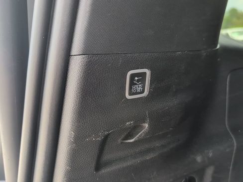 Used 2024 Jeep Wagoneer L Series II RWD image 14