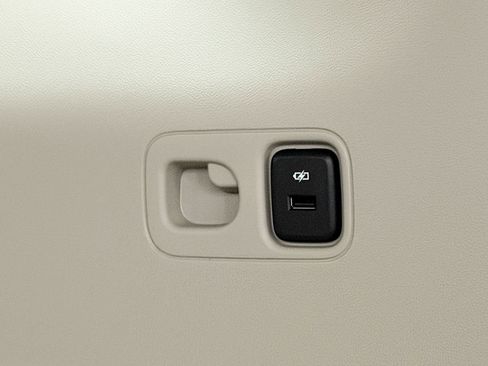 Used 2018 GMC Acadia Denali w/ Technology Package image 28