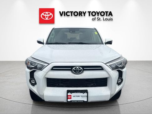 Used 2021 Toyota 4Runner SR5 Premium w/ Moonroof Package AWD/4WD image 8