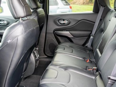 Used 2022 Jeep Cherokee Limited image 11