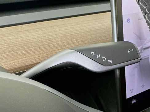 Used 2023 Tesla Model 3 Standard Range image 24