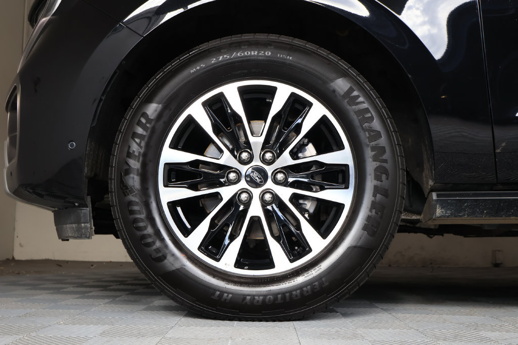 Used 2025 Ford Expedition Platinum AWD/4WD image 9