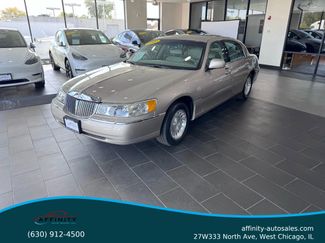Used 2002 Lincoln Town Car Executive video 1