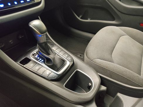 Used 2022 Hyundai Ioniq SE FWD image 26