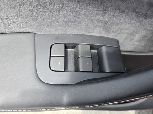 Used 2024 Tesla Model Y Long Range AWD/4WD image 18