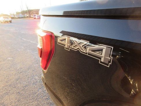 Used 2022 Ford F150 Lariat w/ Equipment Group 502A High AWD/4WD image 16