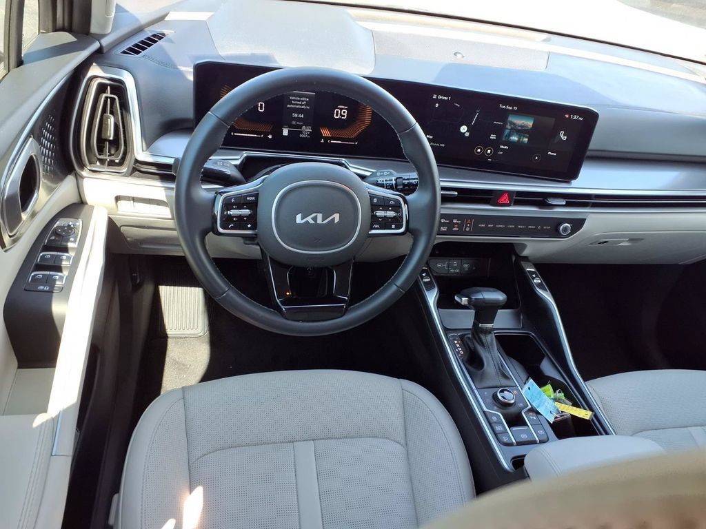 Used 2025 Kia Sorento S AWD/4WD image 5