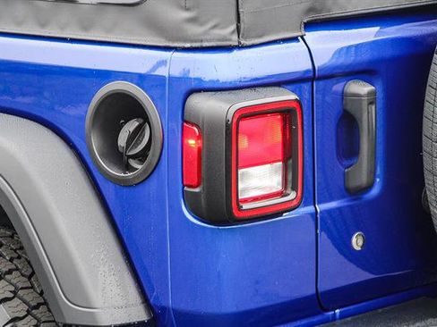 Used 2018 Jeep Wrangler Unlimited Sport image 11