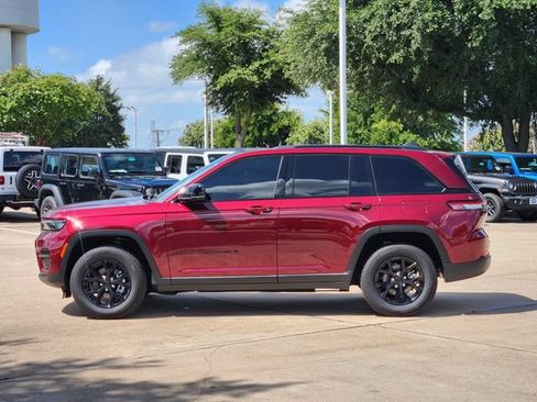 Certified 2025 Jeep Grand Cherokee Altitude RWD image 4