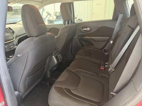 Used 2015 Jeep Cherokee Latitude AWD/4WD image 21