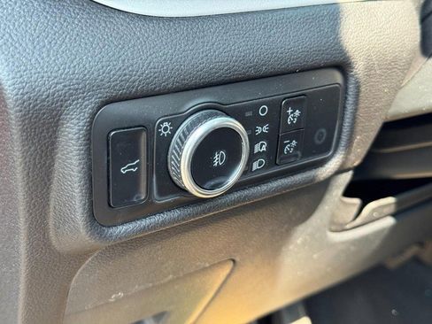 Used 2023 Ford Explorer XLT w/ Equipment Group 202A image 17