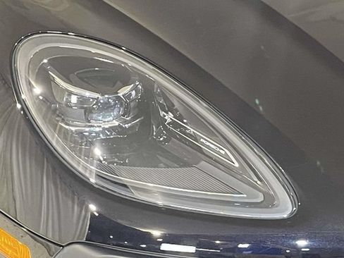 Certified 2024 Porsche Macan S AWD/4WD image 11