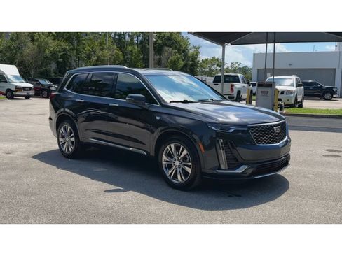 Used 2023 Cadillac XT6 Premium Luxury w/ Technology Package FWD image 2