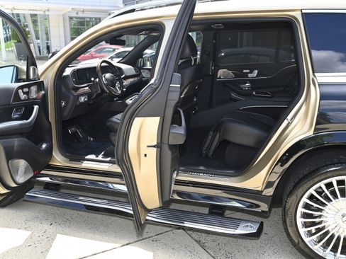 Used 2023 Mercedes-Benz Maybach GLS 600 4MATIC image 35