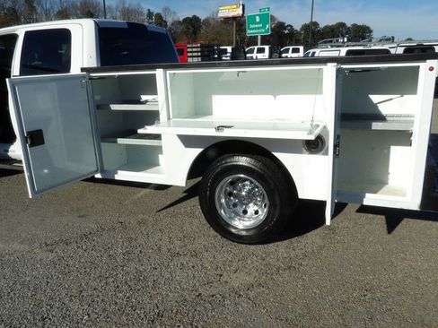 Used 2019 RAM 3500 Tradesman w/ Chrome Appearance Group image 14