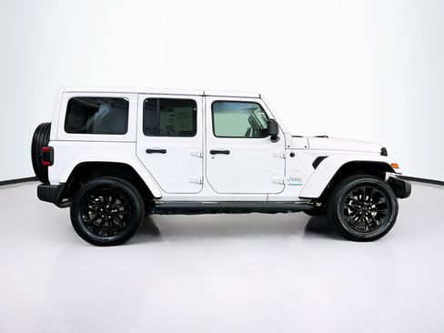 Used 2021 Jeep Wrangler Unlimited Sahara w/ Cold Weather Group AWD/4WD image 10