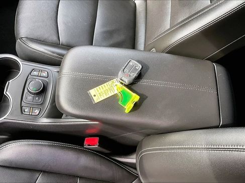 Used 2022 GMC Terrain SLT w/ Infotainment Package II image 35